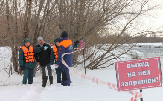 Выход на неокрепший лед смертельно опасен!